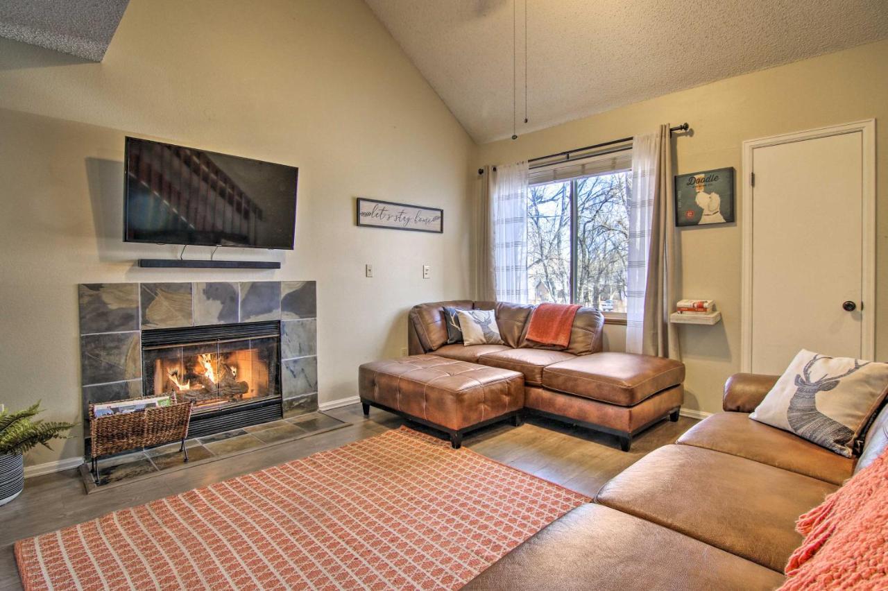 Apartment Escape With Aandc And Private Deck!