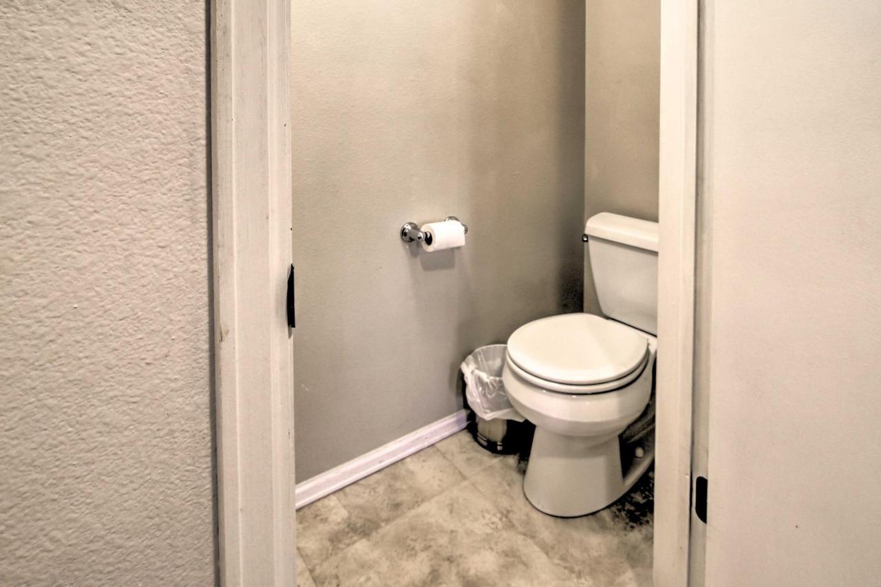 Escape With Aandc And Private Deck! Apartment *