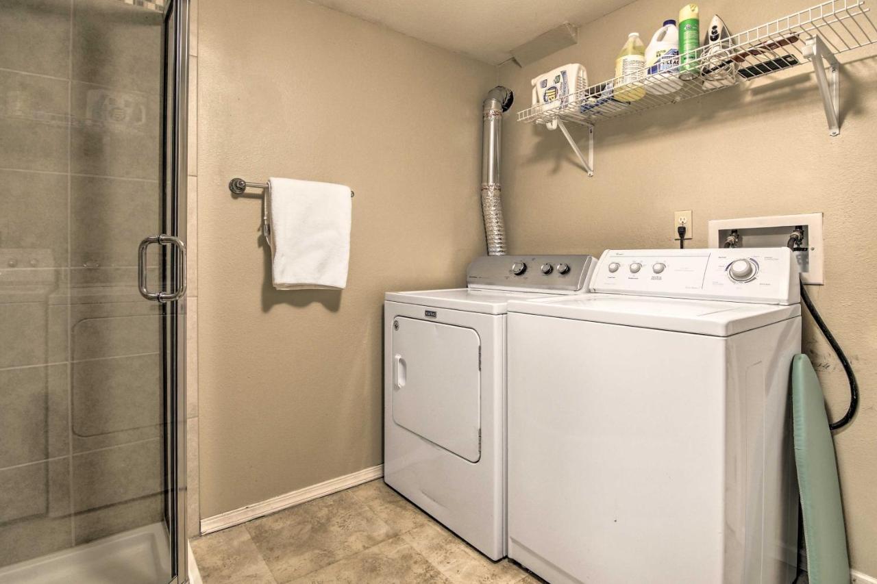 Escape With Aandc And Private Deck! Apartment