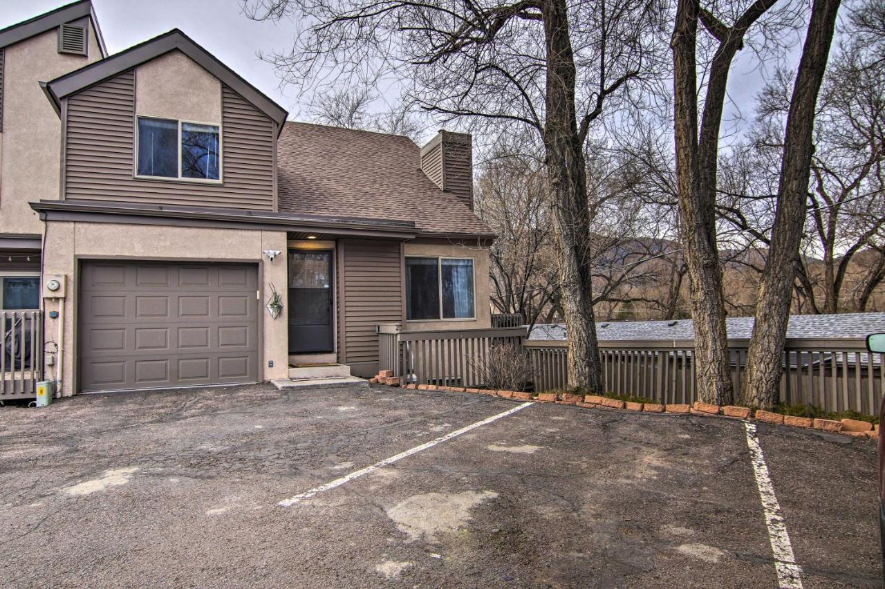 Escape With Aandc And Private Deck! Apartment